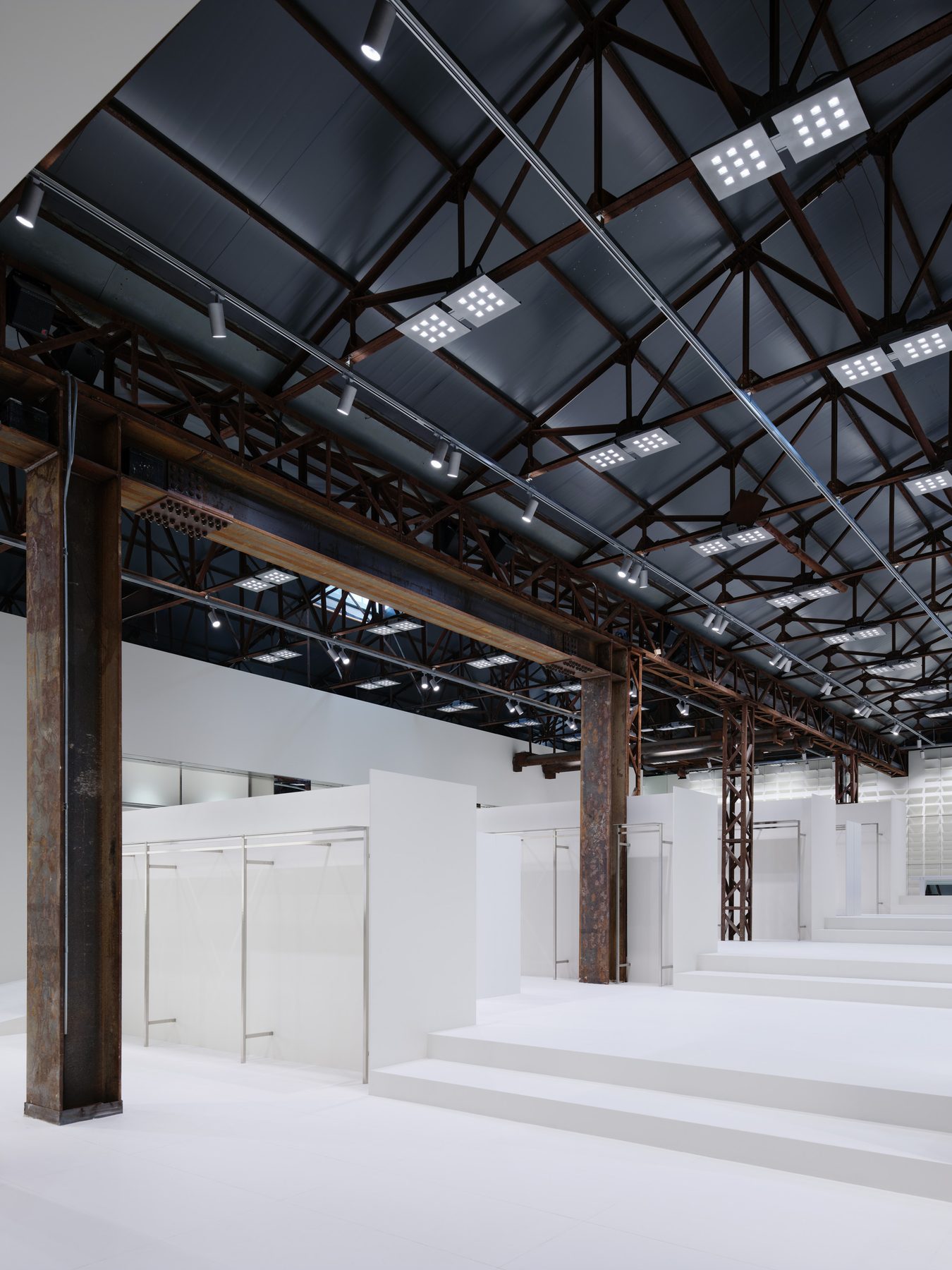 Musinsa Seongsu truss and white walls