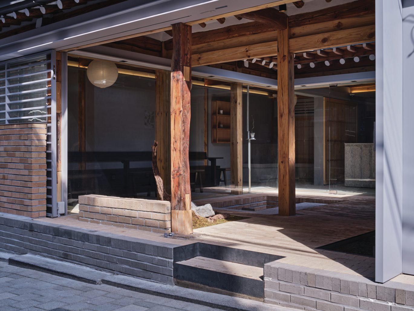 Tide Water hanok courtyard
